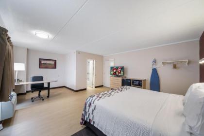Red Roof Inn Laredo - image 11