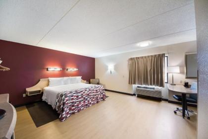 Red Roof Inn Laredo - image 12
