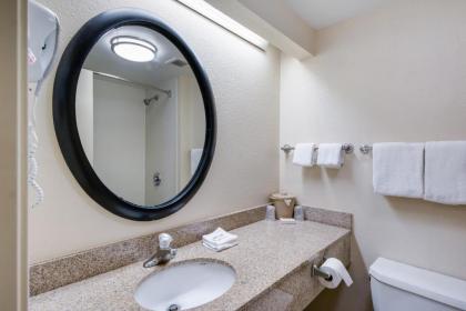 Red Roof Inn Laredo - image 14