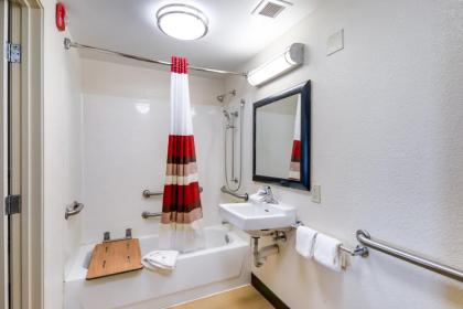 Red Roof Inn Laredo - image 3