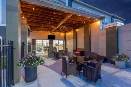 La Quinta by Wyndham Laredo Airport - image 11