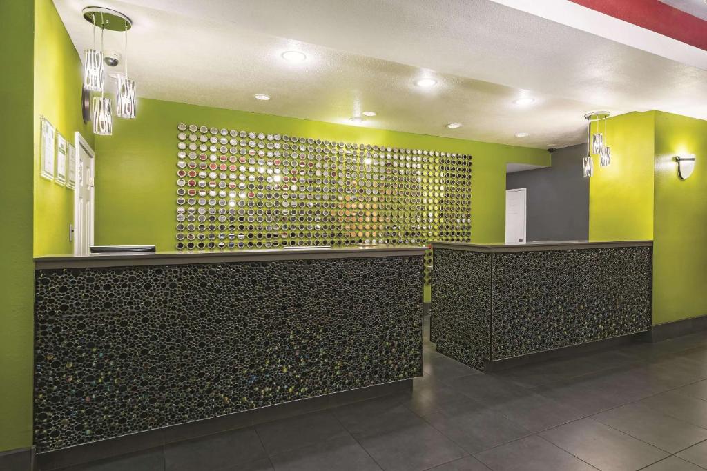 La Quinta by Wyndham Laredo Airport - image 6