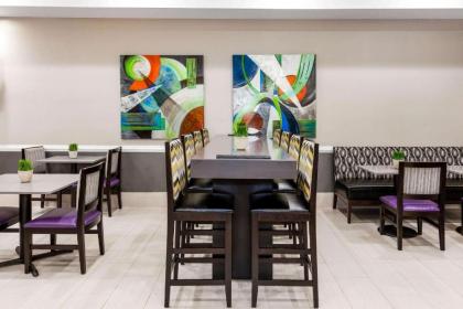 La Quinta by Wyndham Laredo Airport - image 8