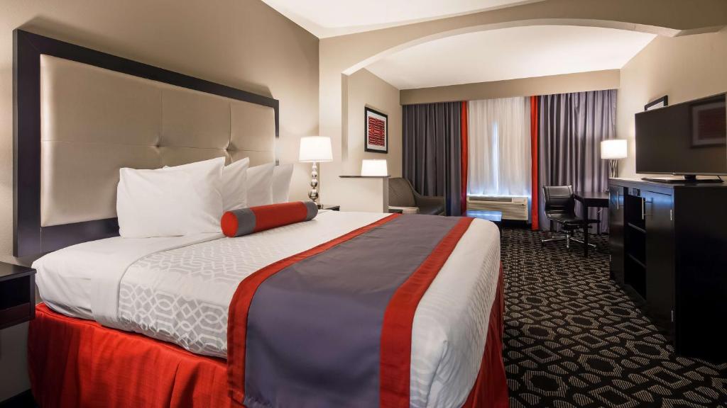 Best Western Plus Laredo Inn & Suites - image 2