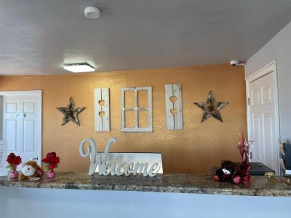 Hwy 59 Motel - image 12