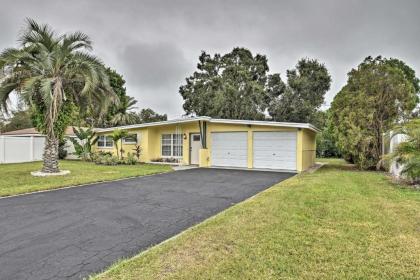 Family Home with Courtyard 2 Mi to Indian Rocks Beach - image 8