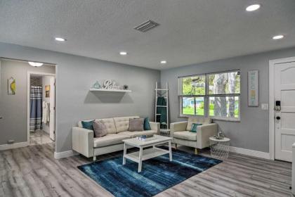 Bright Largo Home with Pool about 7 Mi to Beaches! - image 3