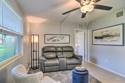 Idyllic Largo Escape with Patio 4 Mi to Beach!