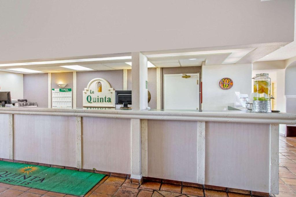 La Quinta Inn by Wyndham Las Cruces Mesilla Valley - image 3