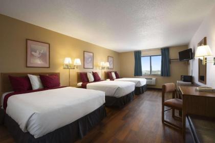 Super 8 by Wyndham Las Vegas - image 2