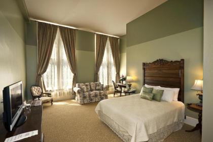 Historic Plaza Hotel - image 3