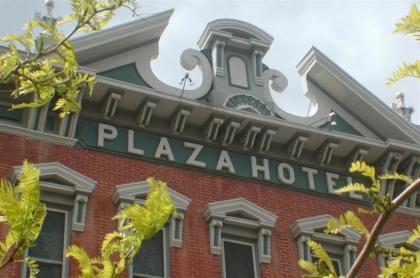 Historic Plaza Hotel - image 8