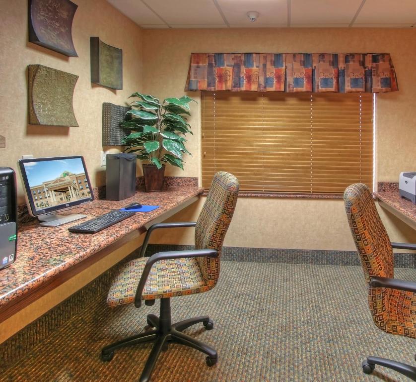Holiday Inn Express Hotel & Suites Las Vegas an IHG Hotel - image 5