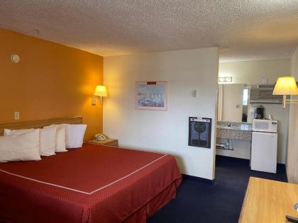 Budget Inn Las Vegas New Mexico - image 3