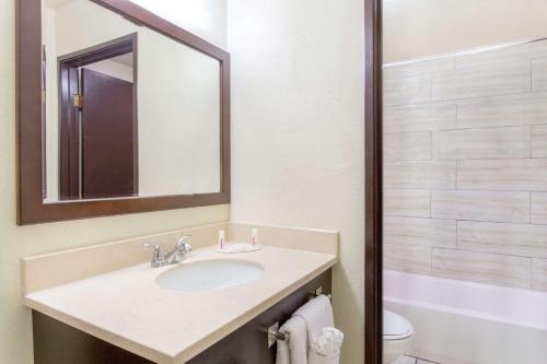 Travelodge by Wyndham Las Vegas Airport Near The Strip - image 2