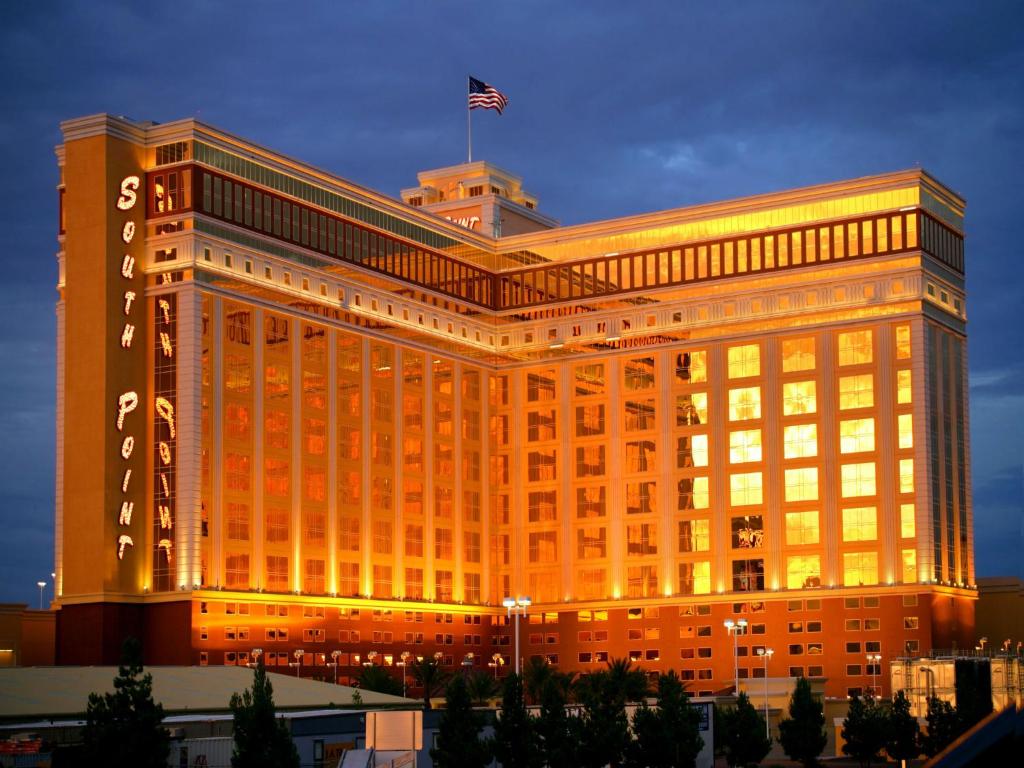 South Point Hotel Casino-Spa - image 2