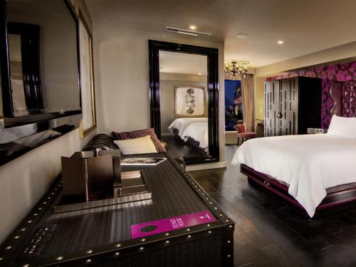The Cromwell Hotel & Casino - image 2
