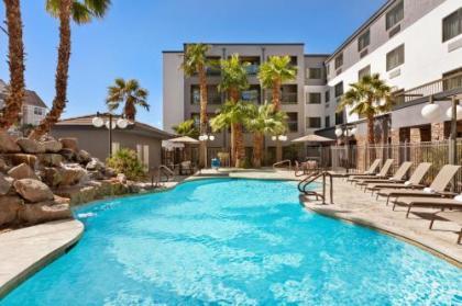 Courtyard Las Vegas South - image 3