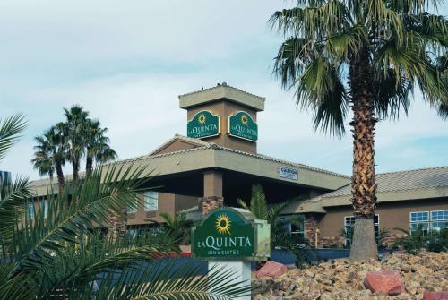 La Quinta Inn & Suites by Wyndham LV Tropicana Stadium - main image