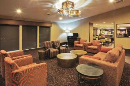 La Quinta Inn & Suites by Wyndham LV Tropicana Stadium - image 2