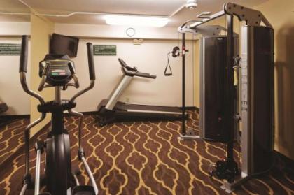 La Quinta Inn & Suites by Wyndham LV Tropicana Stadium - image 5
