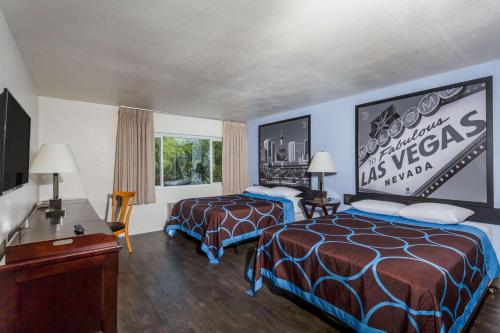 Super 8 by Wyndham Las Vegas North Strip/Fremont St. Area - image 4