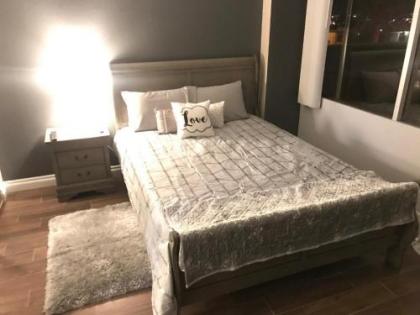 Amazing Spare Bedroom in Shared 2B Condo behind Convention Center Nevada