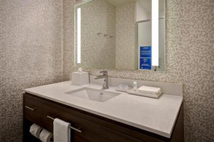 Hampton Inn & Suites Las Vegas Convention Center - image 1