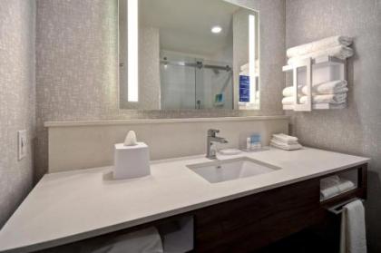 Hampton Inn & Suites Las Vegas Convention Center - image 2