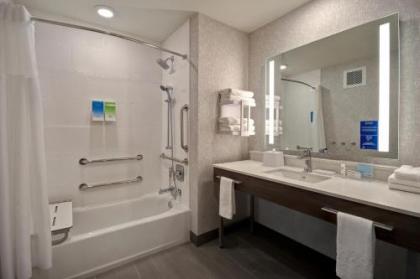 Hampton Inn & Suites Las Vegas Convention Center - image 4