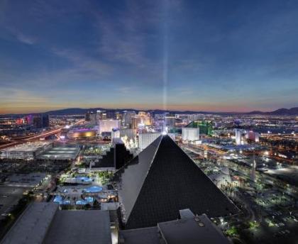 Luxor Hotel & Casino by Suiteness - image 2