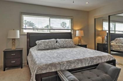 Stunning Home with Private Oasis - 1 half Mile to Strip - image 12
