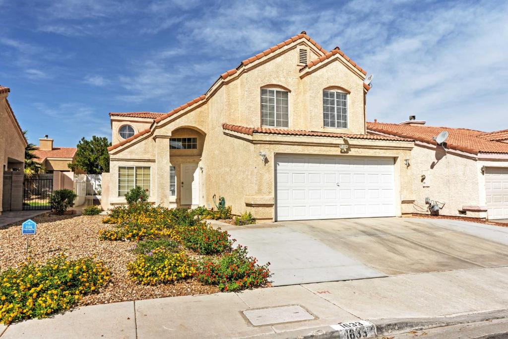 Las Vegas Home in Quiet Area - By Golfing and Hiking - main image