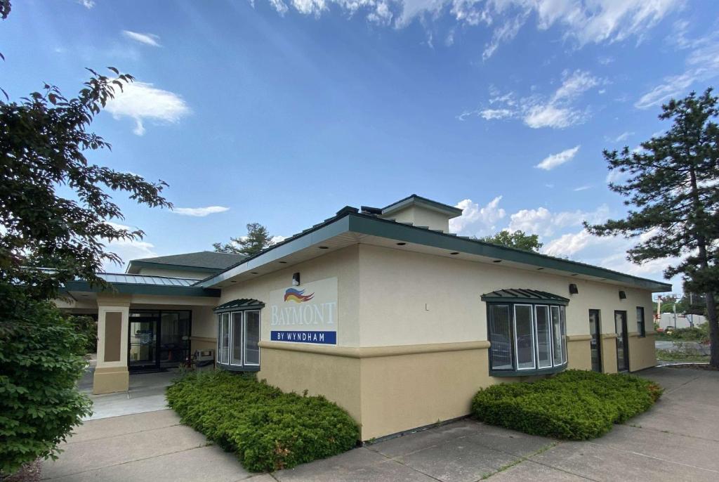 Baymont by Wyndham Latham Albany Airport - main image