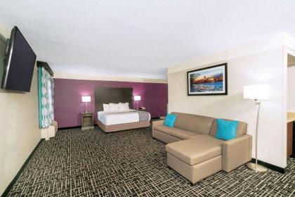 La Quinta by Wyndham Latham Albany Airport - image 9