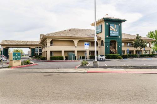 Quality Inn & Suites Lathrop - image 2