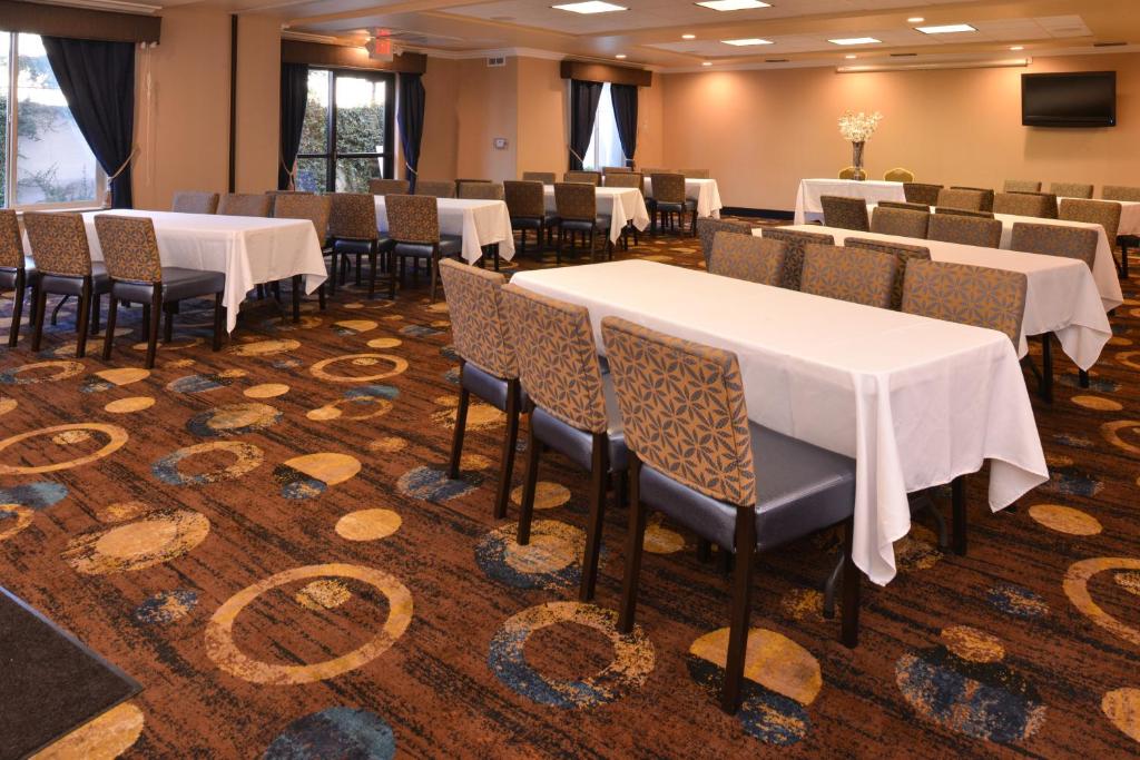 Holiday Inn Express Lathrop - South Stockton an IHG Hotel - image 4