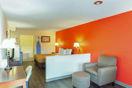 EconoLodge Laurel - image 10