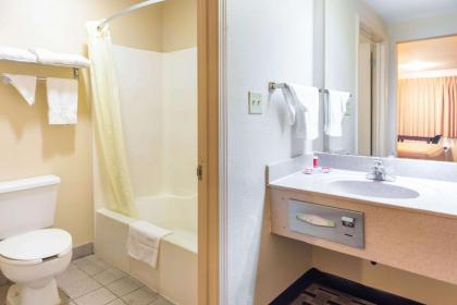 EconoLodge Laurel - image 6