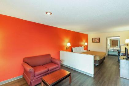 EconoLodge Laurel - image 8