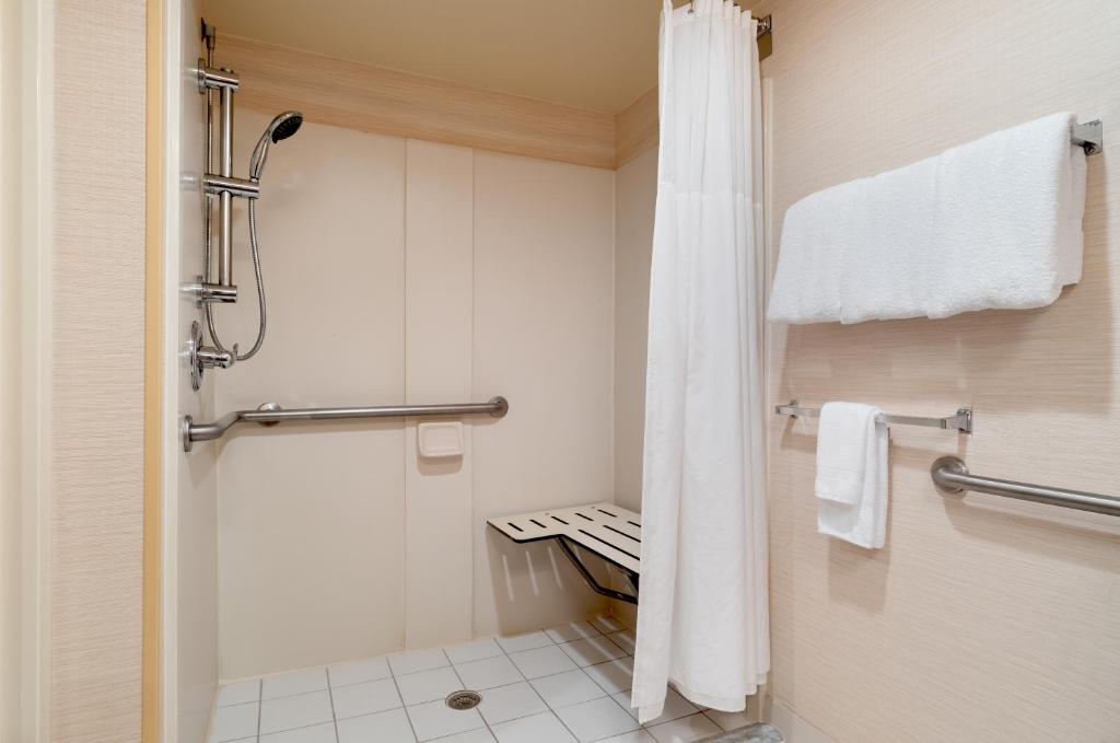 Fairfield Inn by Marriott Laurel - image 4