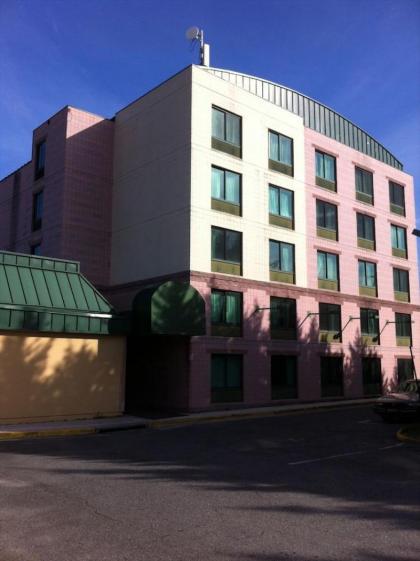 NORtHEASt GARDEN INN.