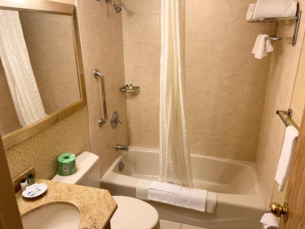 Five Towns Inn - JFK Airport - image 2