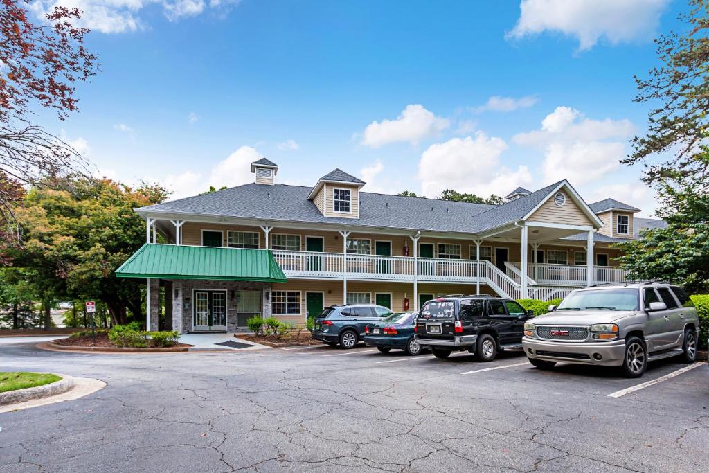 HomeTowne Studios by Red Roof Atlanta – Lawrenceville - main image