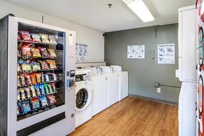 HomeTowne Studios by Red Roof Atlanta – Lawrenceville - image 3