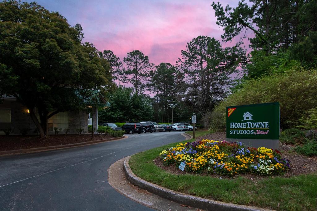 HomeTowne Studios by Red Roof Atlanta – Lawrenceville - image 5