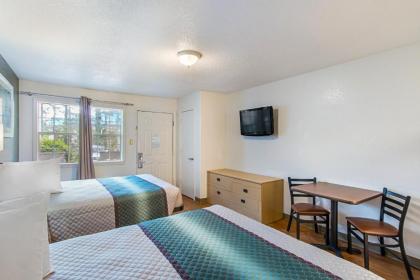 HomeTowne Studios by Red Roof Atlanta – Lawrenceville - image 6