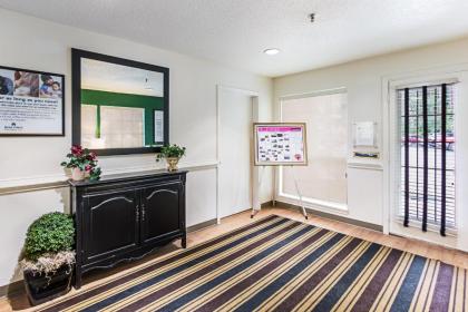 HomeTowne Studios by Red Roof Atlanta – Lawrenceville - image 9