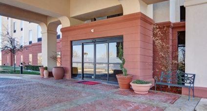 Hampton Inn & Suites Lawton - image 5