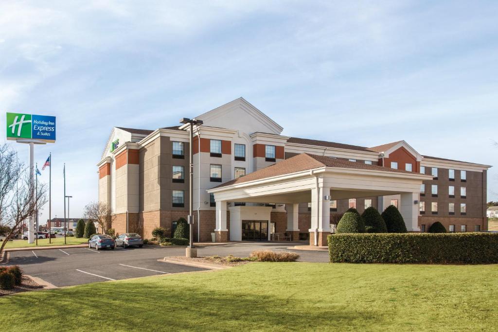 Holiday Inn Express Hotel & Suites Lawton-Fort Sill an IHG Hotel - main image